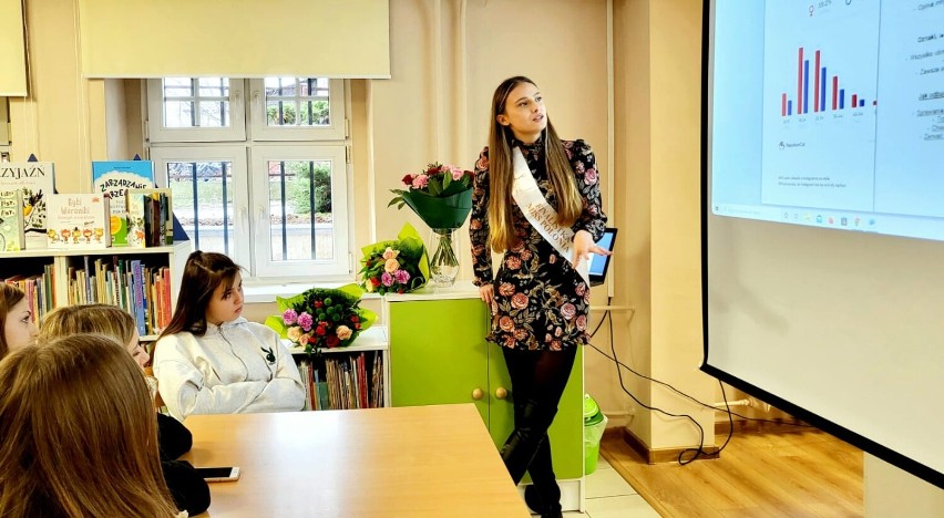 Finalistka Miss Polonia Wiktoria Ignaczak spotkała się z uczennicami szkoły podstawowej w Prochowicach [ZDJĘCIA]