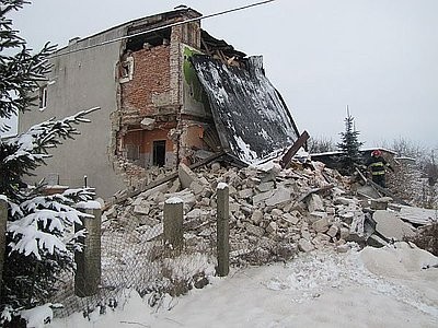 Lubliniec: Wybuch gazu przy ul. Lisowickiej. Jedna osoba ranna [ZOBACZ ZDJĘCIA]