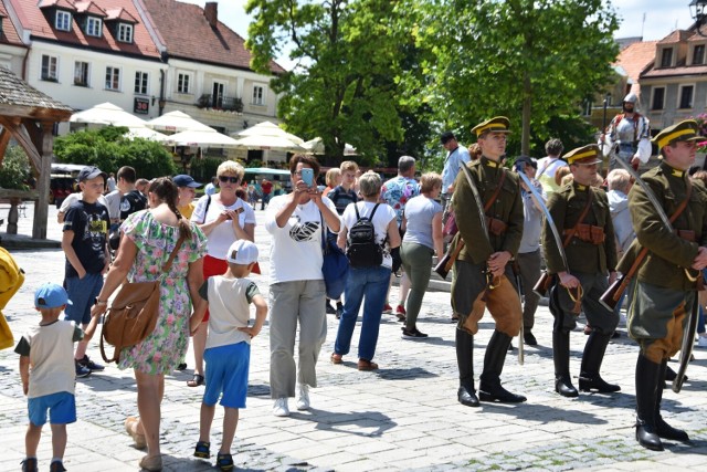 Uroczystość organizowana w Sandomierzu w niedzielę, 11 czerwca przyciągnęła uwagę nie tylko turystów, ale także mieszkańców. Byłeś? Zobacz się na zdjęciach.

Zobacz także zdjęcia z uroczystości