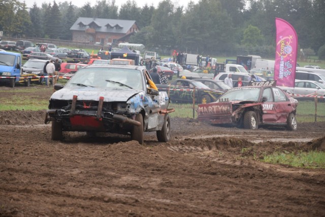 Wrak Race na polu w Wiśniewie w gminie Sępólno Krajeńskie