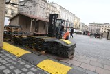 Jarmark Wielkanocny 2023. Na Rynku Głównym w Krakowie trwają przygotowania. Targi rozpoczynają się 30 marca