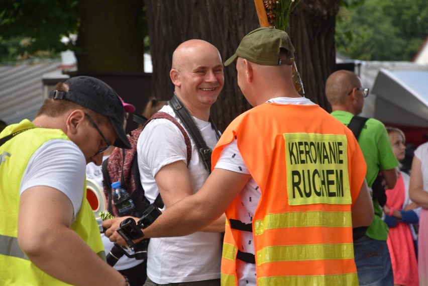 Pielgrzymka na Jasną Górę. Kilkudziesięciu pątników...