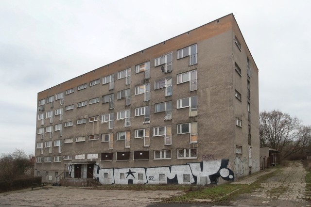 "Nawiedzony dom" przy ul. Komuny Paryskiej w Szczecinie ma zostać sprzedany