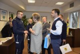 Tomaszowscy policjanci, którzy uratowali dziecko, docenieni przez władze powiatu tomaszowskiego [ZDJĘCIA]