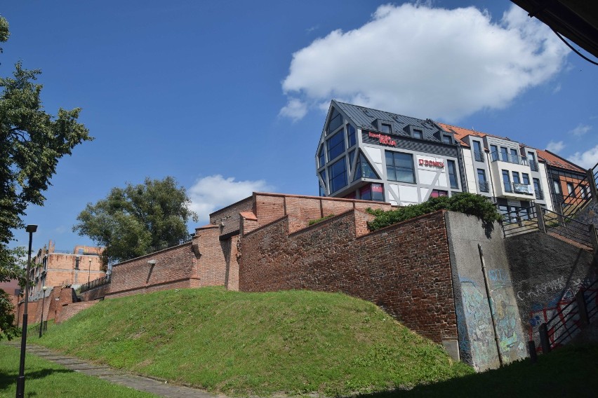 Malbork. Nowa zabudowa na Starym Mieście coraz bardziej widoczna z Kałdowa [ZDJĘCIA]