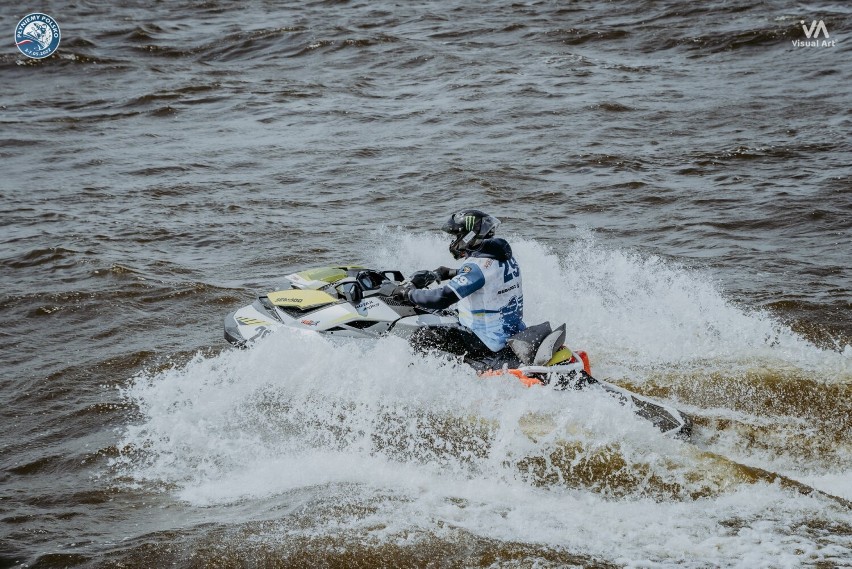 Polski Dakar na wodzie zawitał na Pomorze. Motorowodniacy z dziećmi w Mechelinkach. Płyniemy Polsko już za półmetkiem