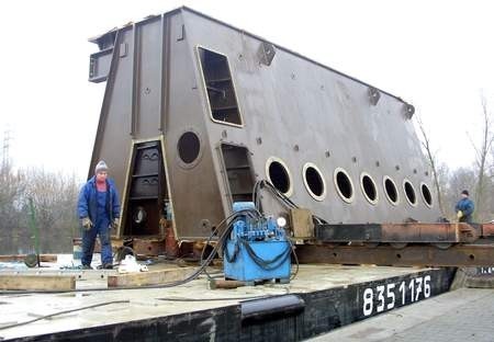 Na barce przywieziono m.in.: 70-tonowy korbowód przeznaczony do silnika okrętowego, który ma powstać w ,,Cegielskim&amp;#8217;&amp;#8217;.