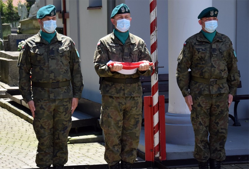 Obchody 77. rocznicy Zbrodni Wołyńskiej zorganizowano na Starym Cmentarzu w Jarosławiu  [ZDJĘCIA]