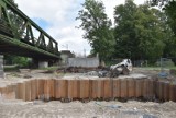 Opole. Robotnicy zeszli z placu budowy nowego mostu kolejowego przez Odrę. PKP PLK: "Zmiana planów"