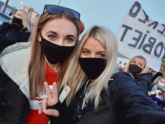 Zdjęcia z niedzielnego marszu od uczestników protestu w Żarach.