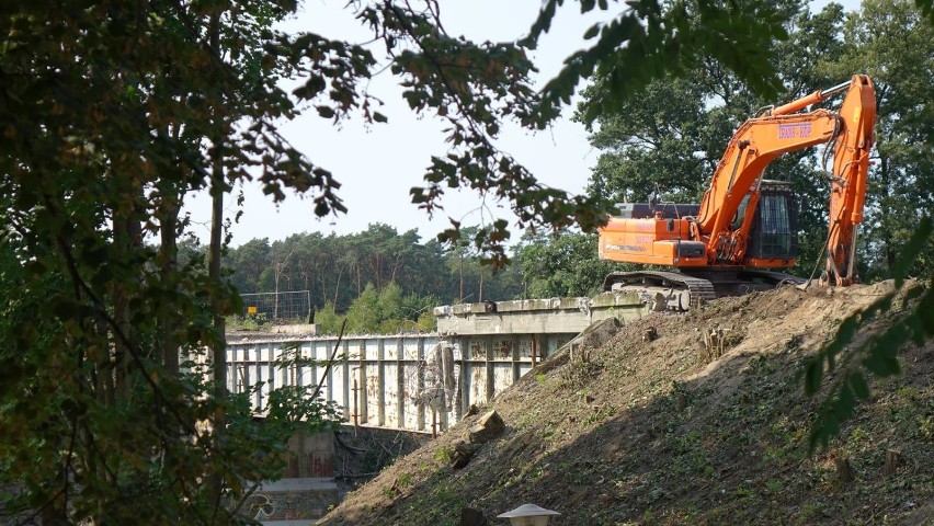 Ruszyła rozbiórka mostu wronieckiego w Obornikach. Zobacz zdjęcia
