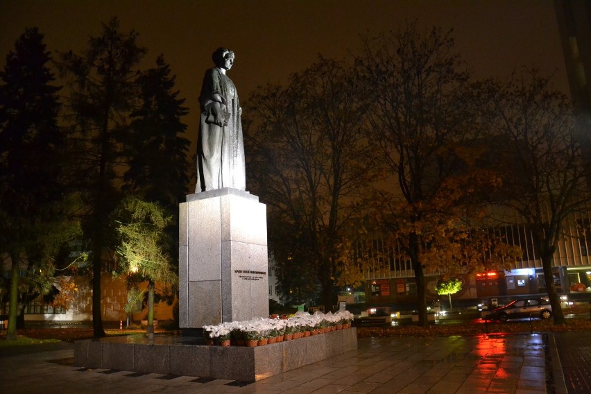 UMCS w geście solidarności zakupił bukiety chryzantem