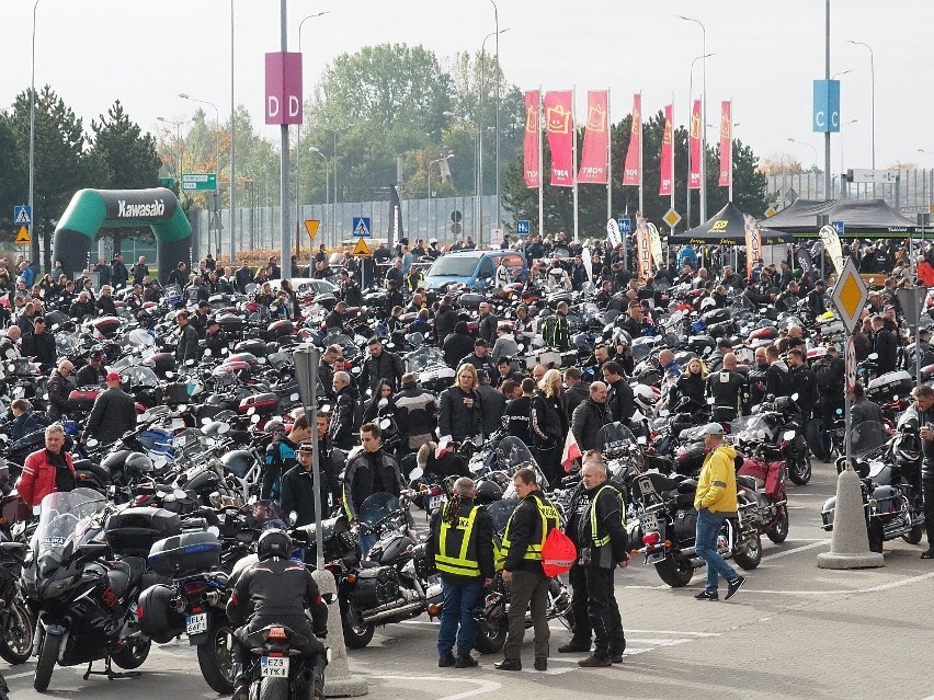 Zakończenie sezonu motocyklowego w Porcie Łódź.  Pożegnali sezon na jednoślady