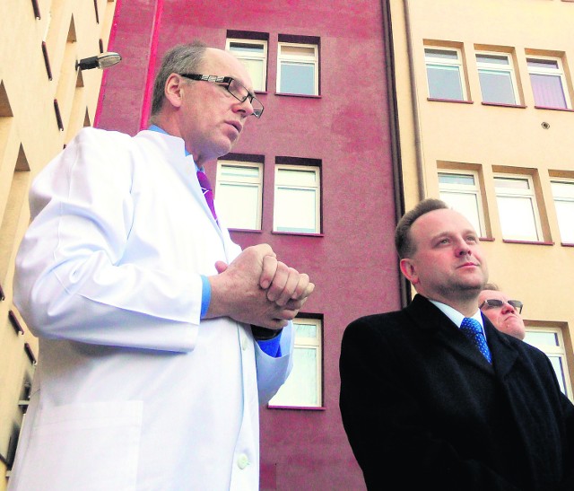 Rezonans, to także spora wygoda dla pacjentów - mówi Józef Kurek, dyrektor jaworznickiego szpitala (z lewej).