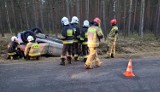 Dachowanie między Polkowicami a Sieroszowicami. Auto skończyło na poboczu