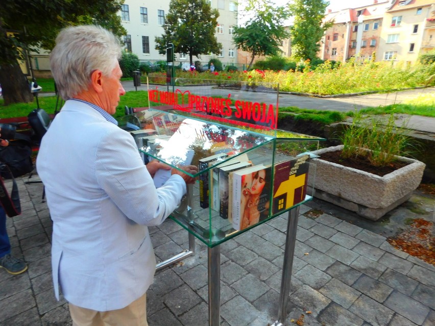 Wałbrzych: Biblioteczka terenowa w centrum oficjalnie otwarta