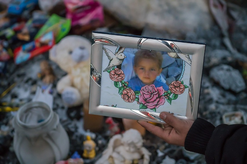 Maszkowice. Romowie 2-letniego Damianka, który zginał w pożarze [ZDJĘCIA]