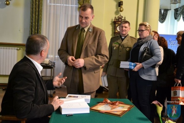 Autorem prawie 1600-stronicowej publikacji jest dr Marek Smoła