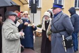 Rynek jak w czasach PRL. W Starym Polu odbyła się inscenizacja historyczna nawiązująca do przełomu lat 60. i 70. XX wieku