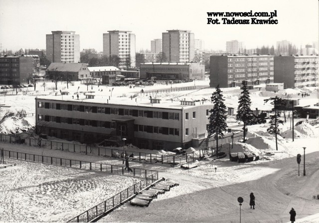 Zdjęcie ze stycznia 1980 roku. Widok na przedszkole elanowskie, pozostałości przedwojennej Toruńskiej Fabryki Makaronu przy ul. Kościuszki oraz wieżowce osiedla Chrobrego.

WIĘCEJ NA KOLEJNYCH STRONACH>>>