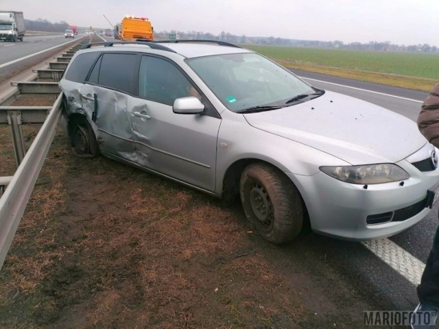 Zderzenie 3 samochodów na autostradzie A4.