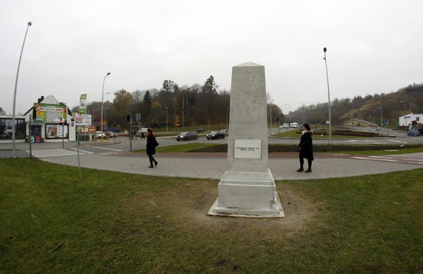 Odnowiony pomnik u zbiegu ulic Kartuskiej i Łostowickiej