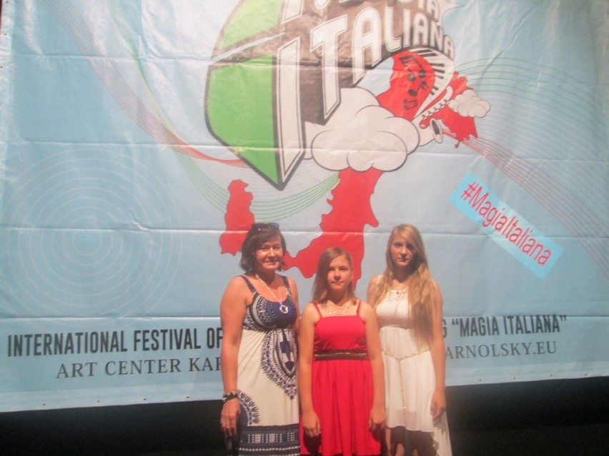 Kolejne międzynarodowe sukcesy wokalne we Włoszech gimnazjalistek z Cielądza 