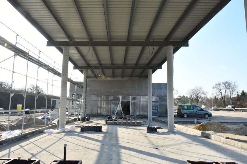 Nowa stacja benzynowa w Busku-Zdroju rośnie. Wkrótce otwarcie