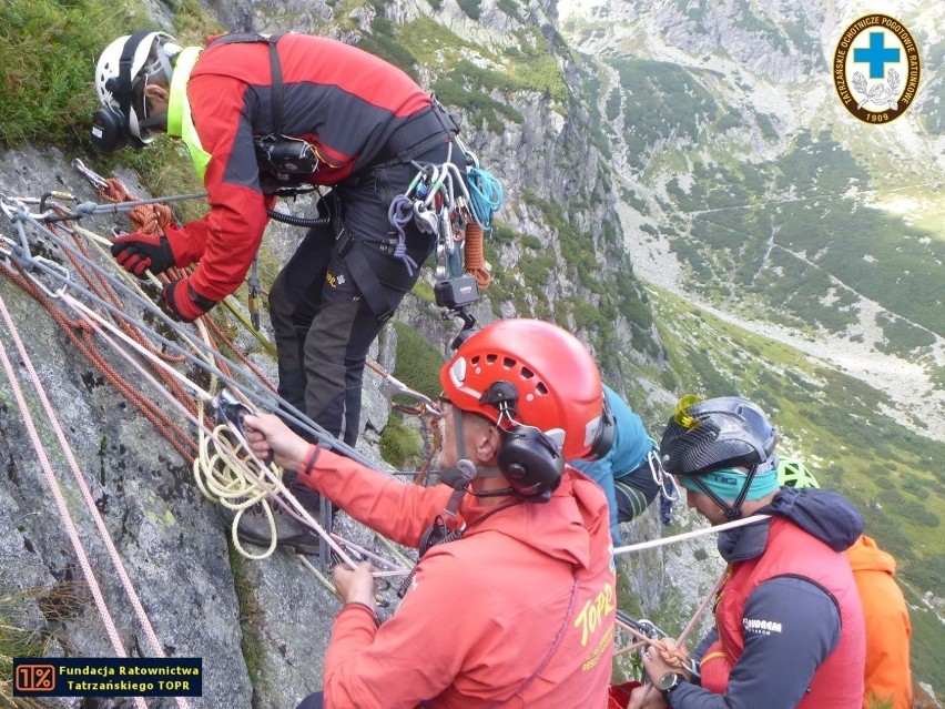 Tatry. Zobacz jak kandydaci na ratowników TOPR ćwiczą [ZDJĘCIA]