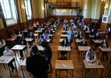 Matura 2014 w Piotrkowie: w mieście egzamin pisze około 1.200 maturzystów 