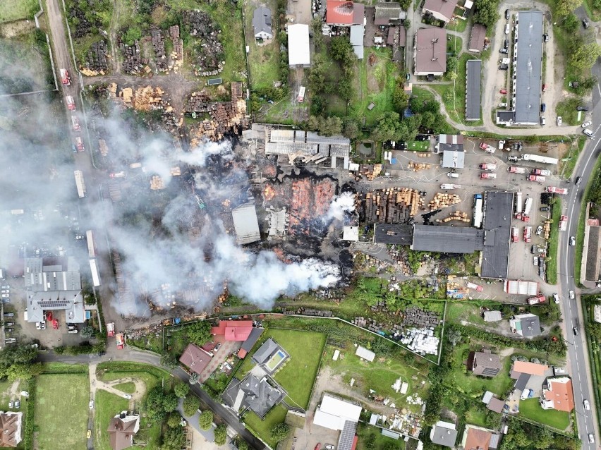 Groźny pożar na Dolnym Śląsku. W Miliczu płonie skład palet