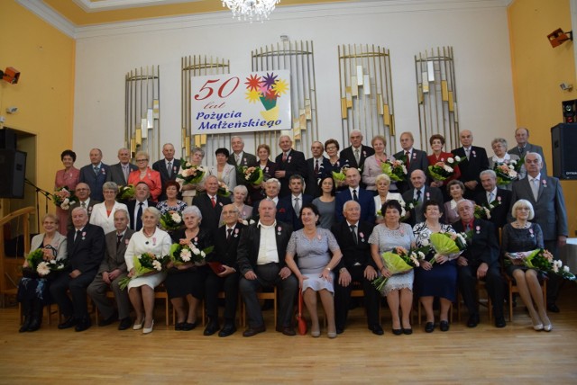 Na koniec uroczystej gali małżonkowie stanęli do wspólnego zdjęcia.