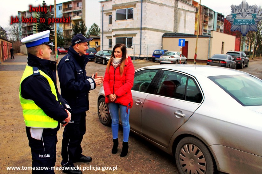 Akcja policji w Tomaszowie Maz. na walentynki. Sprawdzali prędkość i przypominali,  że jak kocha, to poczeka [ZDJĘCIA]