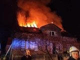 Pożar domu w Kłobuczynie pod Głogowem. Ogień całkowicie strawił dach budynku