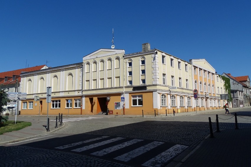 WSCHOWA. Upalne popołudnie na ulicach Wschowy - mało ludzi, kurtyna chłodzi, a prace na ulicach trwają [ZDJĘCIA]