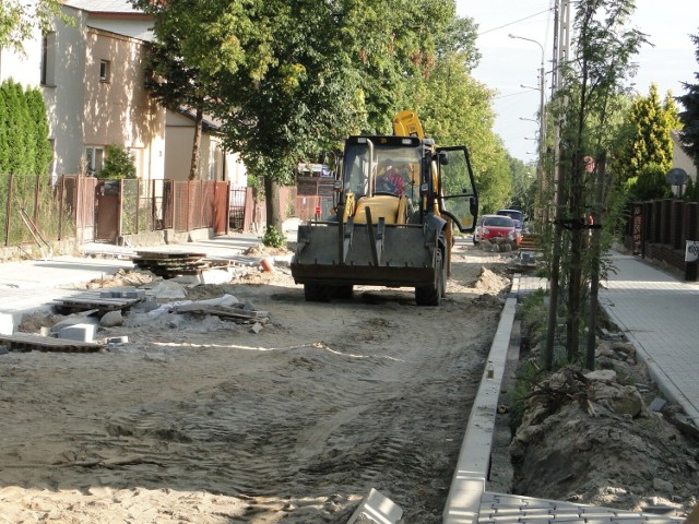 Przejazd ulicą Wiejska w Radomiu jest na razie niemożliwy. Wykonawca inwestycji wymienia tu rury kanalizacyjne, deszczowe, a częściowo także i wodociągowe.