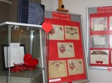 Telegramy i inne pamiątki ślubne na wystawie w bibliotece w Inowrocławiu. Należą m.in. do mieszkańca Żnina [zdjęcia]