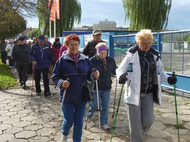 Marsz Seniora w Chodzieży: 80 osób przemaszerowało promenadą