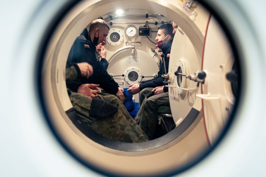 Nurkowie z Czarnej Dywizji ćwiczą na podwodnym poligonie