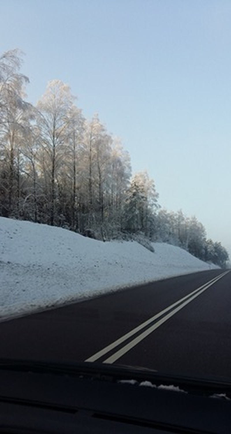 Zima na trasie Nowogród - Myszyniec. Internautka: Piękne...
