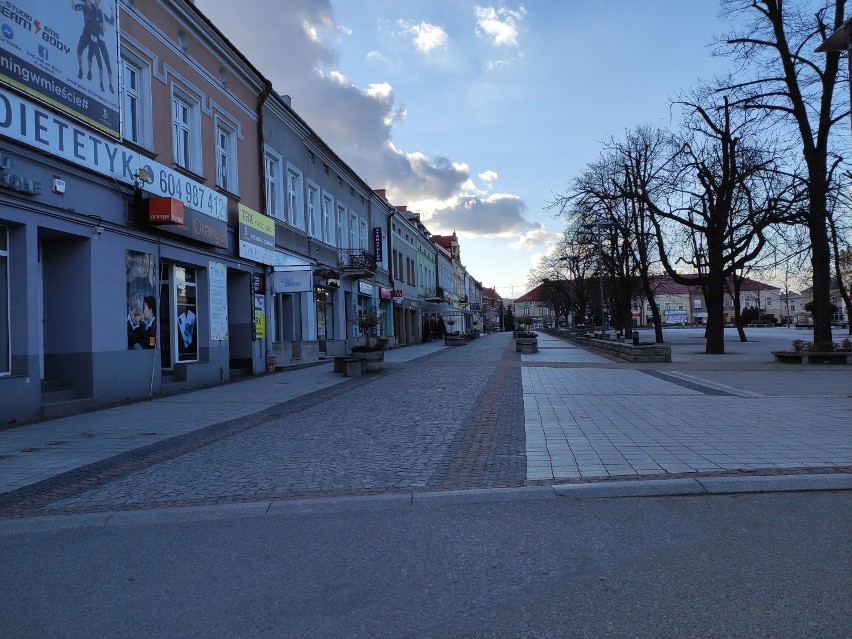 Puste ulice, zamknięte sklepy, restauracje, knajpy. Tak wygląda Jasło w czasach zarazy. Sprawdzamy czy mieszkańcy respektują słowa premiera