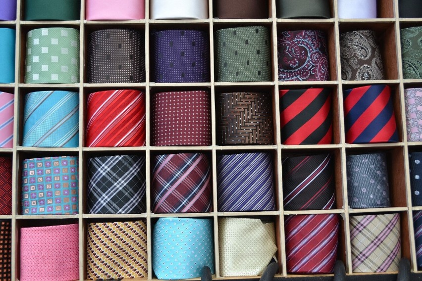 Jaki krawat wybrać na studniówkę? Szczęście na maturze ma...