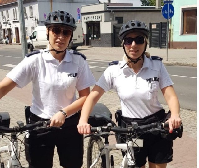 Policjanci na rowerach w powiecie nowosolskim.
