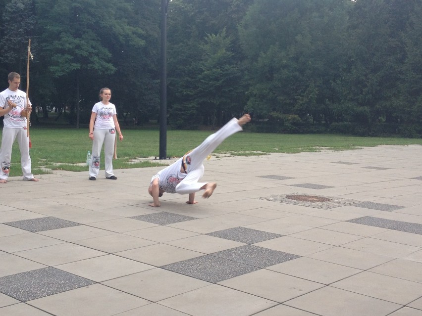 Capoeira Bytom: Ćwiczą dwa razy dziennie w Parku Miejskim im. F. Kachla. Można dołączyć