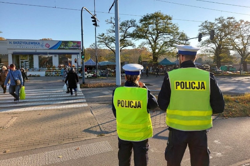 Trwa policyjna akcja "Znicz 2021" w Łódzkiem. Już 20 wypadków drogowych (1.11)