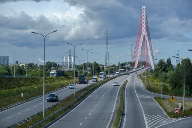 Niekorzystanie z pasów bezpieczeństwa podczas jazdy: 100 zł.