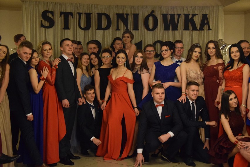 Studniówka uczniów Zespołu Szkół nr 7 w Białym Borze (FOTO)