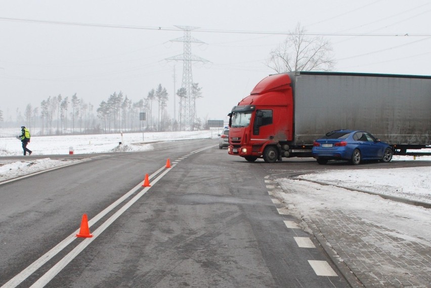 Wypadek w Wygodzie. Samochód ciężarowy zderzył się z osobówką (FOTO)