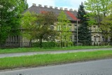 Szkoła Podstawowa nr 11 w Dąbrowie Górniczej do remontu. Trzeba m.in. załatać dach, odnowić sale i zamontować windę  