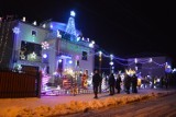 Najbardziej oświetlony świątecznie dom w województwie znajduje się w Zelowie. Tak wyglądał w 2021 roku [ZDJĘCIA, FILMY]